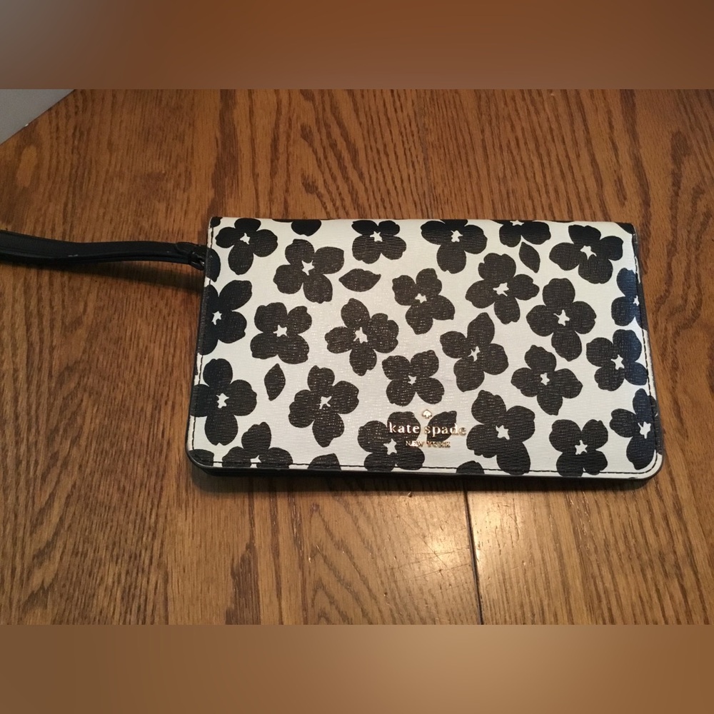 Kate Spade Black and White Floral Wristlet Clutch, Darcy Graphic Blooms